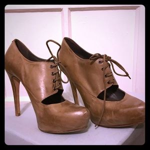 Women’s corset style pumps. Fits like an 8.5-9